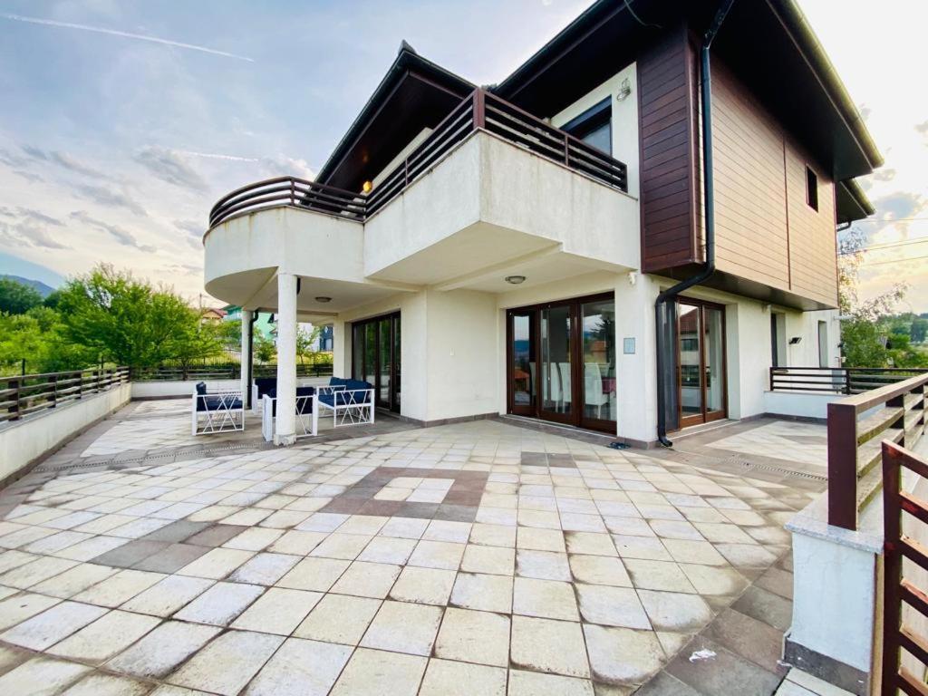 Modern In Paradise